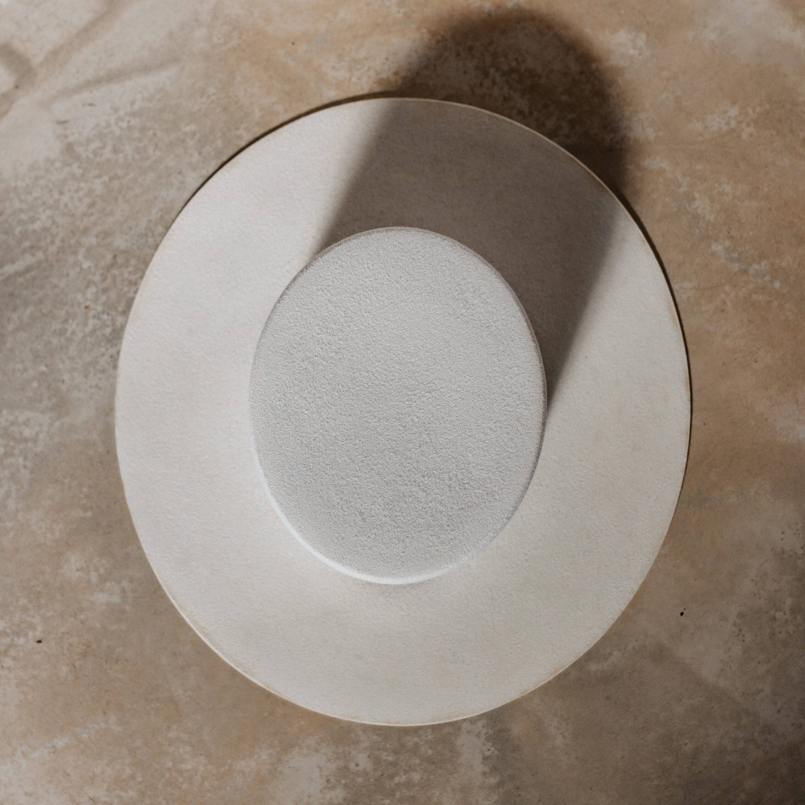 A beautifully handcrafted Crown of the Vagabond hat by the hatters Ruth and Chris on Mallorca with traditional tools in the color Snow shaped in Venice with a clean stunning look. The design is made of copper-colored sari silk and a centred build up stone threat highlighted with a handdrawn custom laser branding. The hat has a clean flat 10cm/3.94in brim and is branded with the serial number 30 on the sweatband.