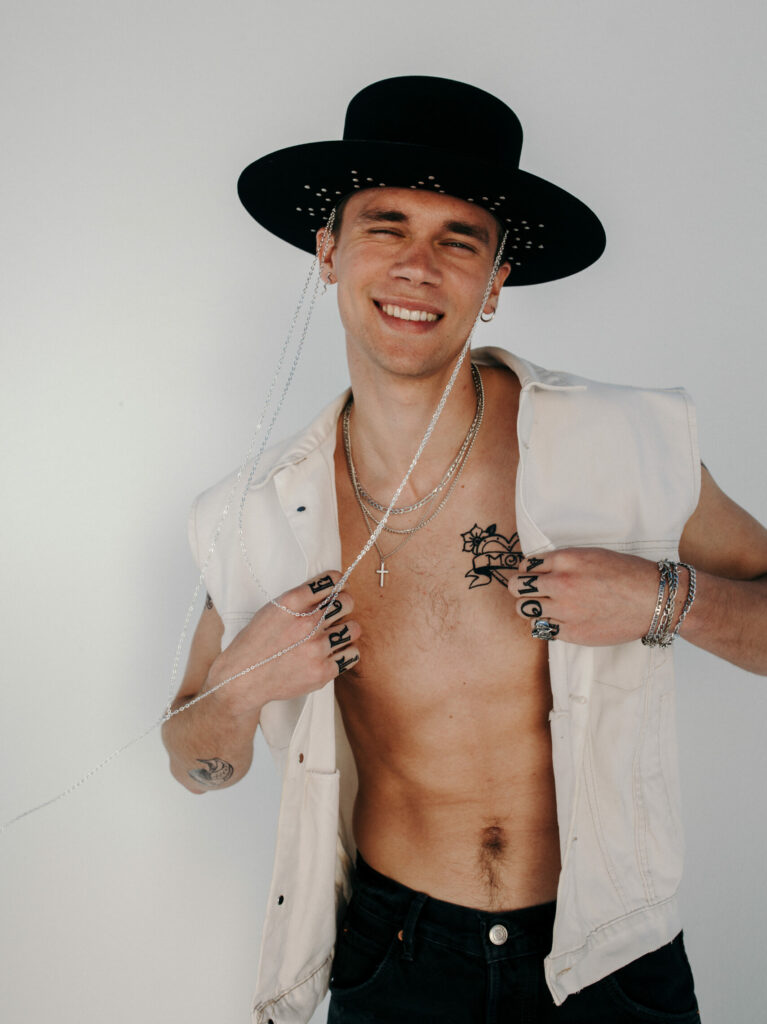 Cocain - for the Fashionistas. Color Pitch comes in our simplistic Venice shape - inspired by venetian gondoliers.