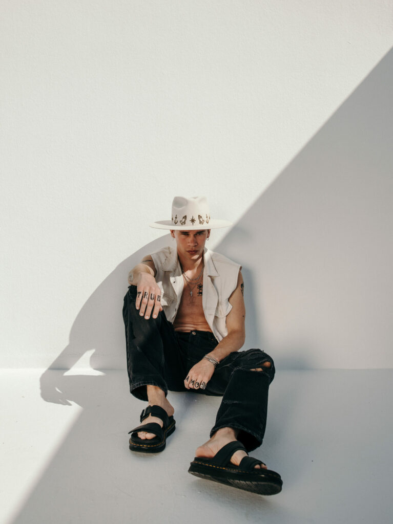 Ángel - for the great captains of the sea. It’s simplistic design makes it a true piece of art! Hand-drawn Tattoos branded on Felt.