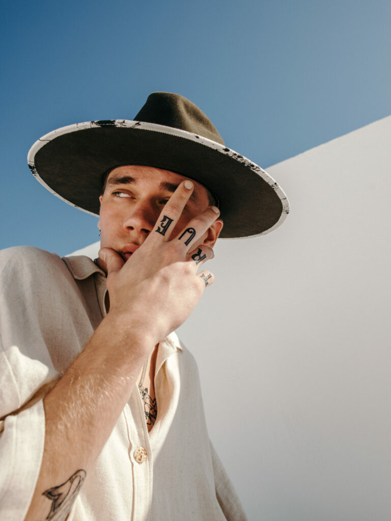 Tinto - Grosgrain ribbon in Snow hand-sprinkled with black ink. Brim edged with matching Grosgrain. Color Tortuga comes in Stargazer shape.